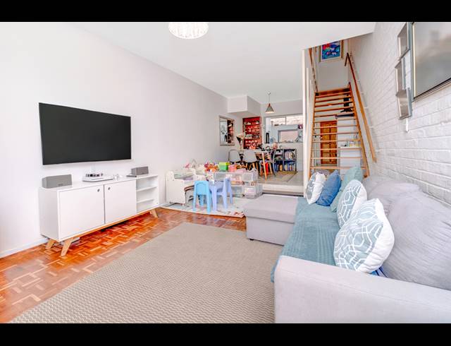 2 BEDROOM APARTMENT FOR SALE IN DARRENWOOD